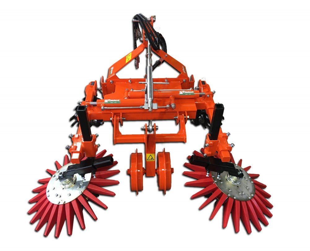 Rinieri schoffelmachine in het veld tijdens de demodagen mechanische onkruidbestrijding