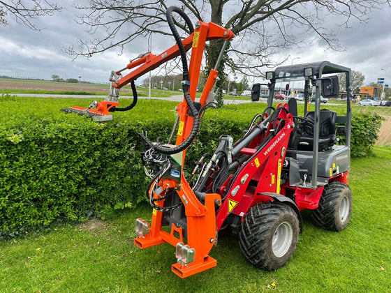 Rinieri BRM 150 heggenschaar op een kniklader — gekocht in plaats van gehuurd