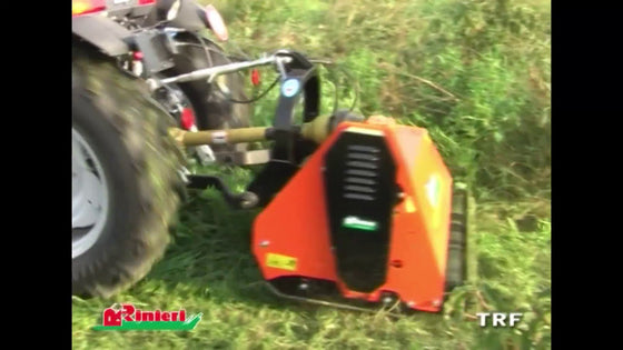 Rinieri TRF klepelmaaier achter een tractor, aangedreven via de aftakas