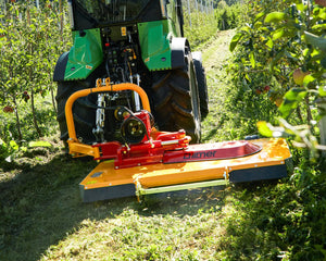 Ilmer M2 cirkelmaaier aan het werk in de boomgaard