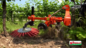 Rinieri Bio-Dynamic vingerwieder met Bio-Star vingerschijf wiedt ondiep rond de stam in de wijngaard